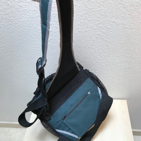 Adorama Sling Camera Bag. Large, W/ waist and sling strap. Multiple pockets, NEW - Picture 8 of 15